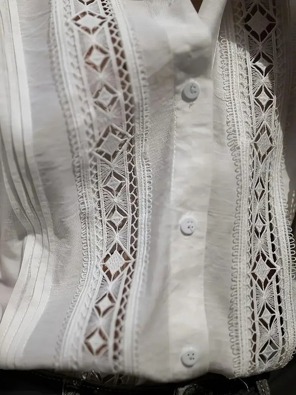 Blusa Blanca Elegante con Escote en V y Detalles de Encaje
