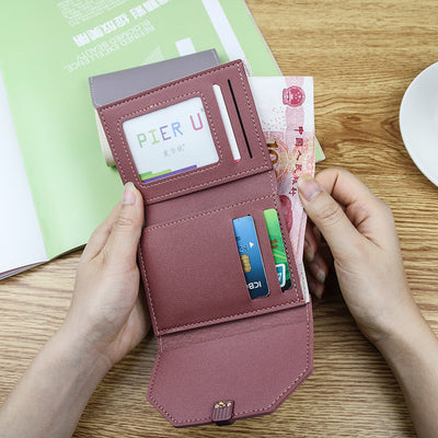 Billetera Compacta para Mujer con Cierre de Contraste y Compartimentos Múltiples - Image 2