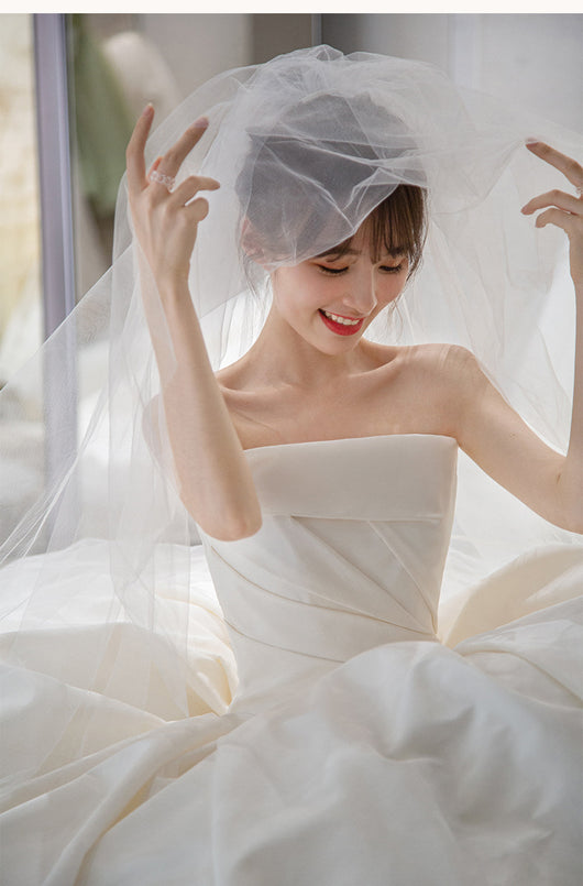Vestido de Novia Elegante Estilo Francés con Cola - Escote Tubo Satinado - Image 15