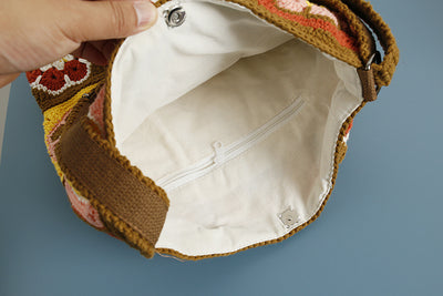 Bolsa Bucket Artesanal Tejida a Mano con Estilo Étnico Cuadros Abuela - Image 10