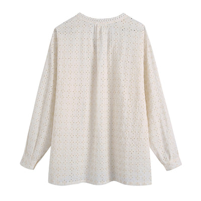 Conjunto Elegante de Blusa y Shorts con Bordado Calado - Image 17