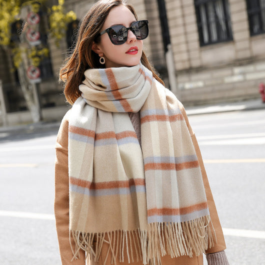 Bufanda Escocesa con Flecos de Lana Pura - Estilo Británico Clásico - Image 4