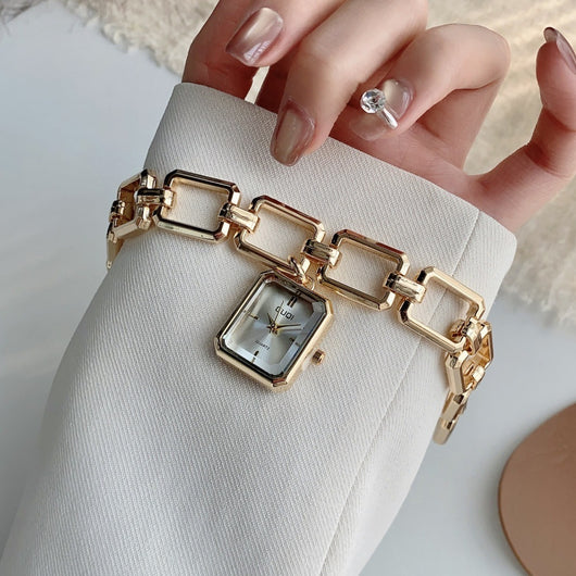 Reloj Cuadrado Elegante para Mujer con Dije y Pulsera Decorativa - Image 9