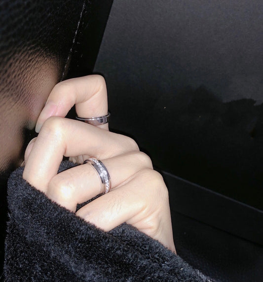 Anillo de Plata Esterlina Giratorio para Parejas con Diamantes y Gipsófila