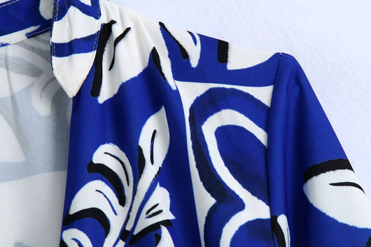 Vestido Camisero Azul y Blanco Porcelana con Solapa y Drapeado en Cintura - Image 11