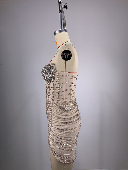 Vestido Mini Ajustado con Hombros Descubiertos y Detalles de Diamantes - Image 10