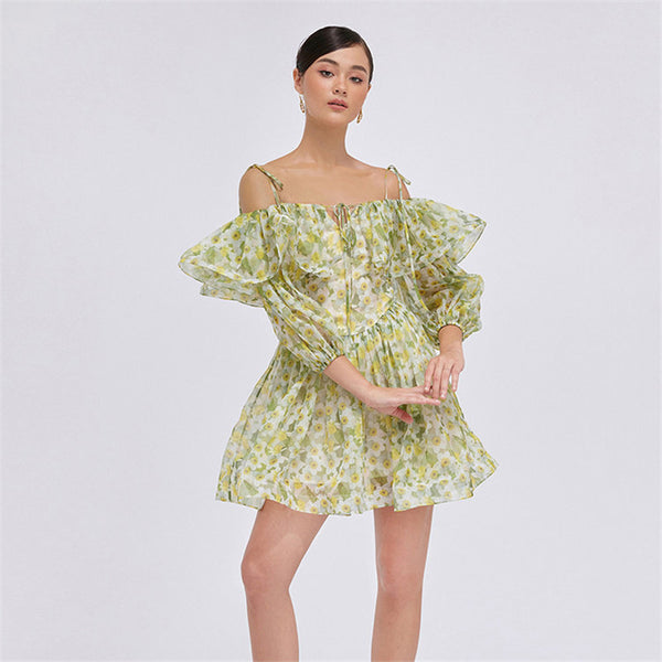 Vestido Navideño Floral con Volantes y Corte Ajustado - Image 4