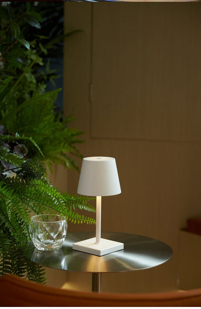 Lámpara de Mesa LED Táctil Nórdica Moderna - Aluminio Metal Diseño Hotel - Image 8