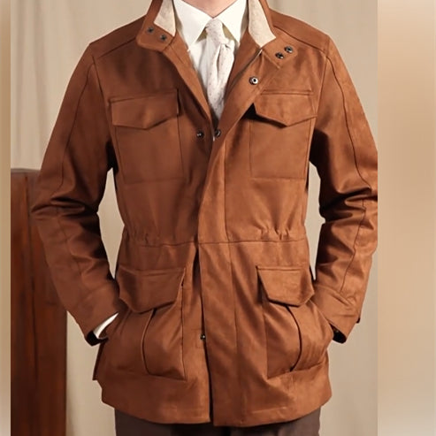 Chaqueta Safari Cuello Alto en Ante Sintético con Cintura Entallada