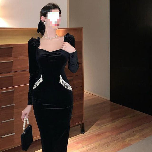 Vestido Negro Elegante con Cuello Cuadrado, Mangas Voluminosas y Detalle de Perlas - Image 9