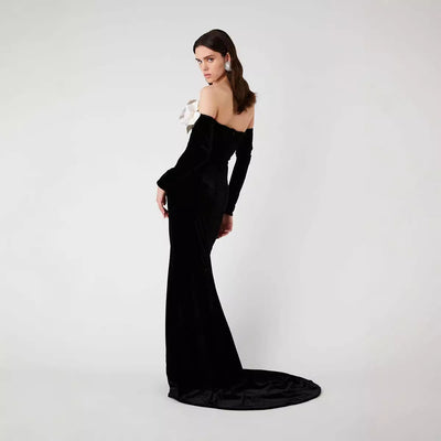 Vestido Largo de Terciopelo Negro con Cola Sirena - Image 4