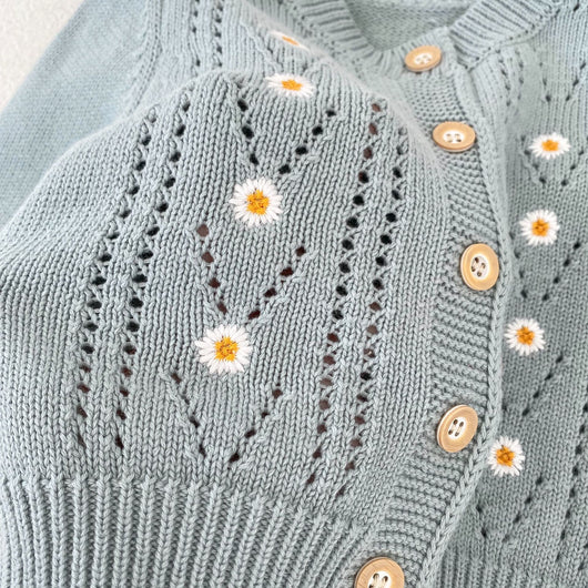 Conjunto de Abrigo Calado y Falda Tejida para Bebé - Image 16