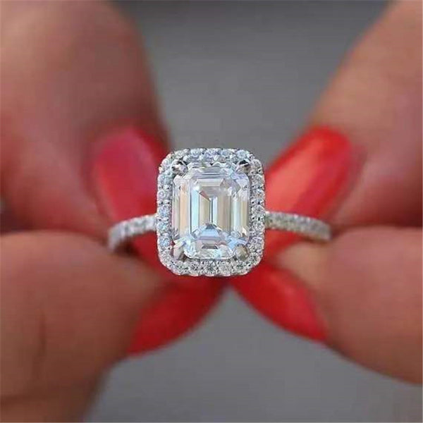 Anillo de Diamante Moissanita con Propuesta de Corte Esmeralda
