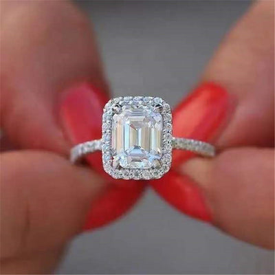 Anillo de Diamante Moissanita con Propuesta de Corte Esmeralda