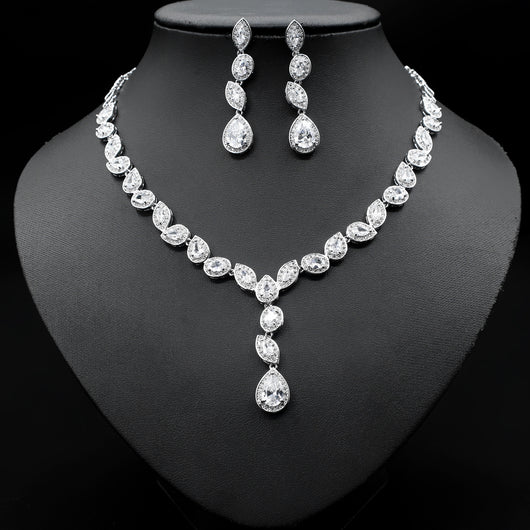 Conjunto de Collar, Aretes y Pulsera de Circonia Cúbica - Joyería Nupcial Elegante - Image 4