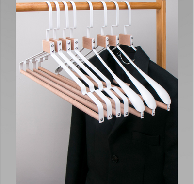 Perchero de Lujo Minimalista con Hombros Anchos en Hierro y Madera - Image 14