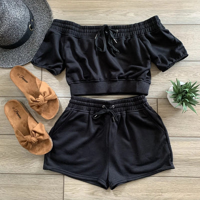Conjunto Dos Piezas con Corbata en Cuello y Shorts - Image 6