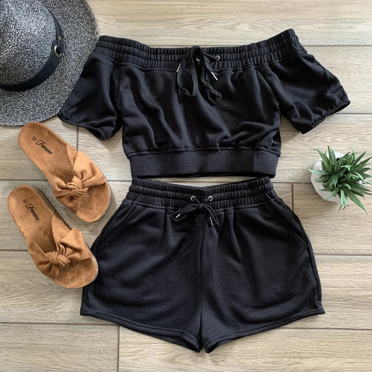 Conjunto Dos Piezas con Corbata en Cuello y Shorts - Image 6