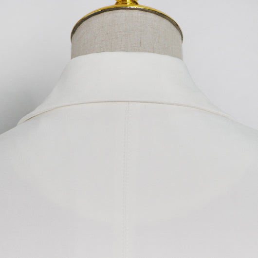Blazer Entallado con Hombreras y Detalles Calados - Image 16