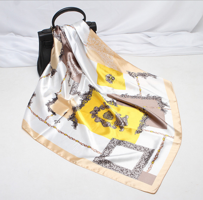 Pañuelo de Seda Estampado Cuadrado - Image 2