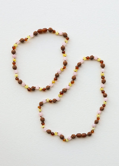 Conjunto de Colares de Cognac Baltic Sea Amber + Rudraksha || Quartzo Rosa
